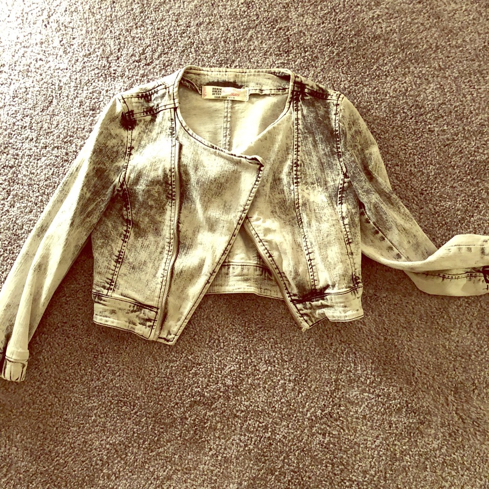 Cropped denim jacket